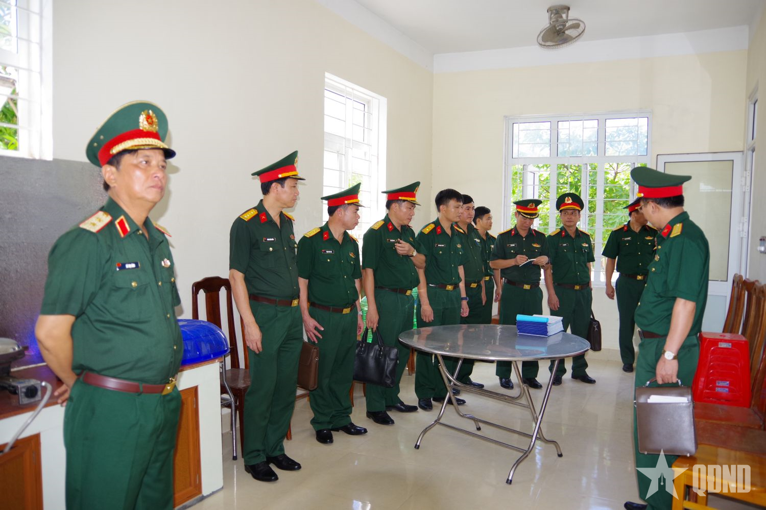 Tư lệnh Quân khu 4 kiểm tra công tác quốc phòng, quân sự địa phương tại Hà Tĩnh và Quảng Trị

